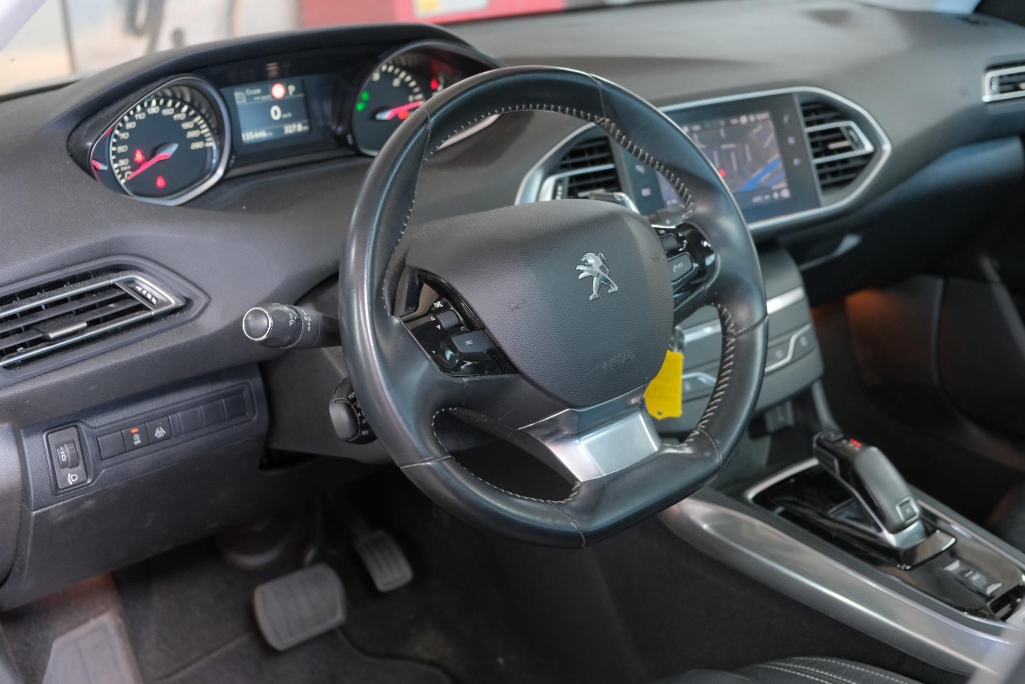 Peugeot 308 SW 1.5 BlueHDi 131pk Aut. Blue Lease Premium | Navi | Climate | Cruise | Leder | Panoramadak afbeelding 20