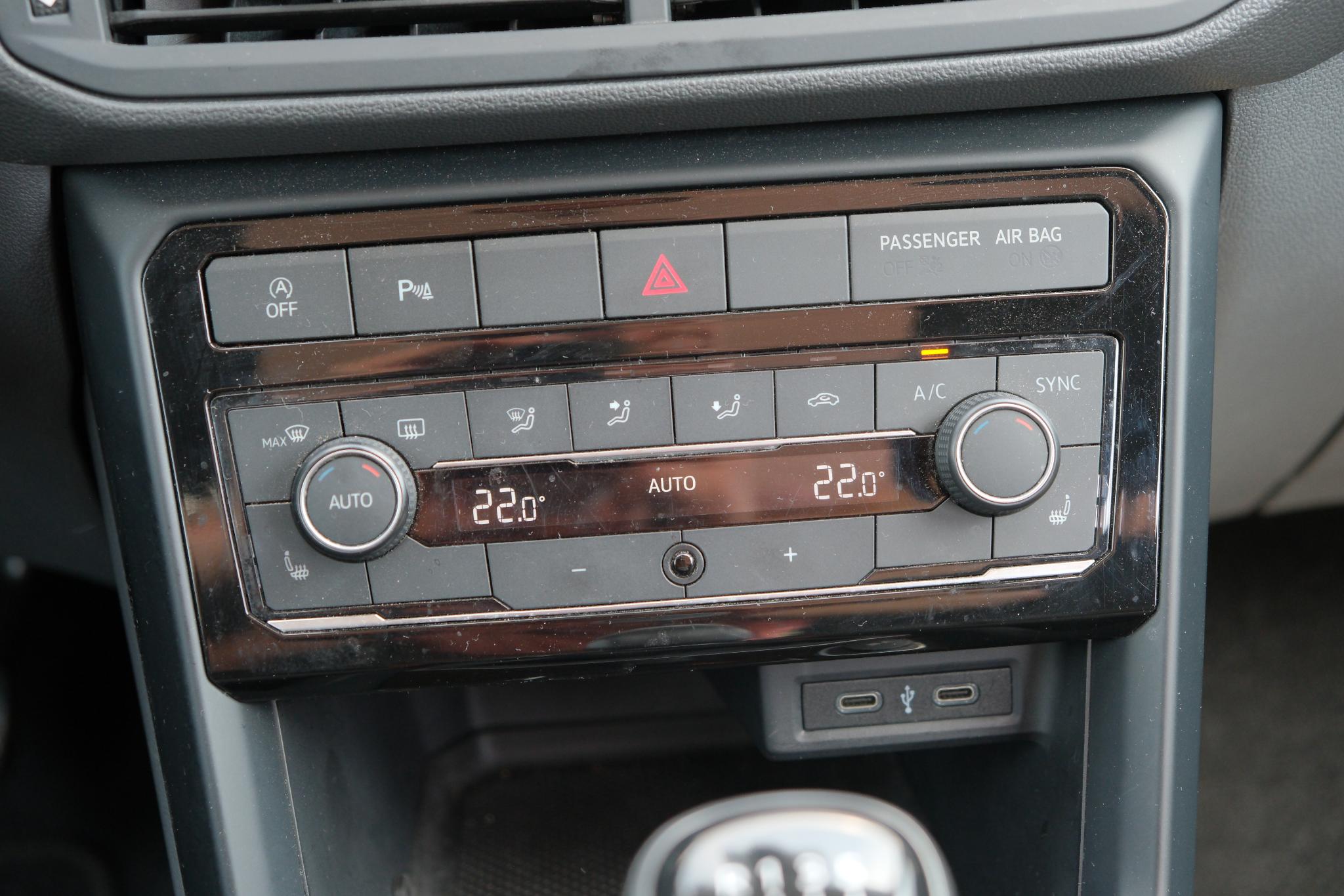 Volkswagen T-Cross 1.0 TSi 95pk Life Business | App Connect | Climate | Adaptive Cruise | Camera | PDC afbeelding 12