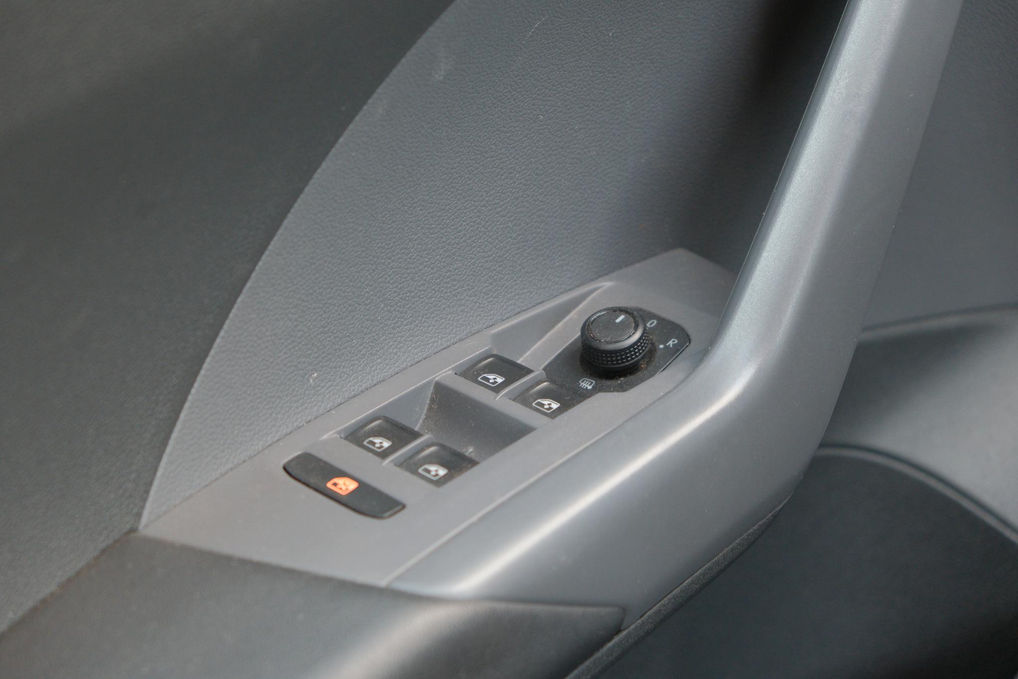 Volkswagen T-Cross 1.0 TSi 95pk Life Business | App Connect | Climate | Adaptive Cruise | Camera | PDC afbeelding 17