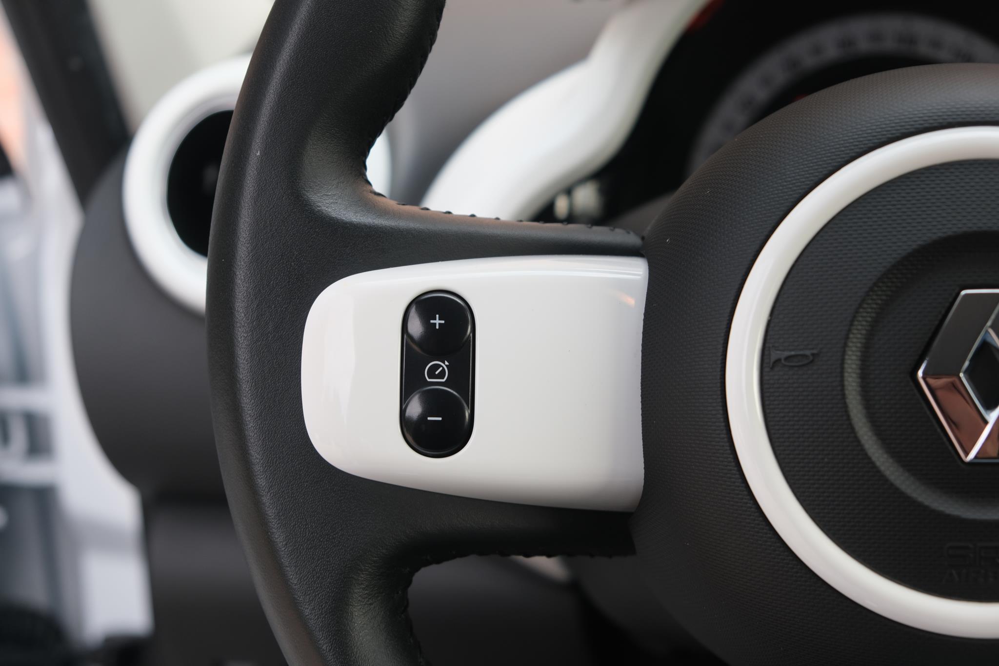 Renault Twingo 0.9 TCe 95pk EDC Intens Renault Twingo 0.9 TCe 95pk Aut. Intens | Apple CarPlay | Airco | Camera | Cruise | PDC afbeelding 10