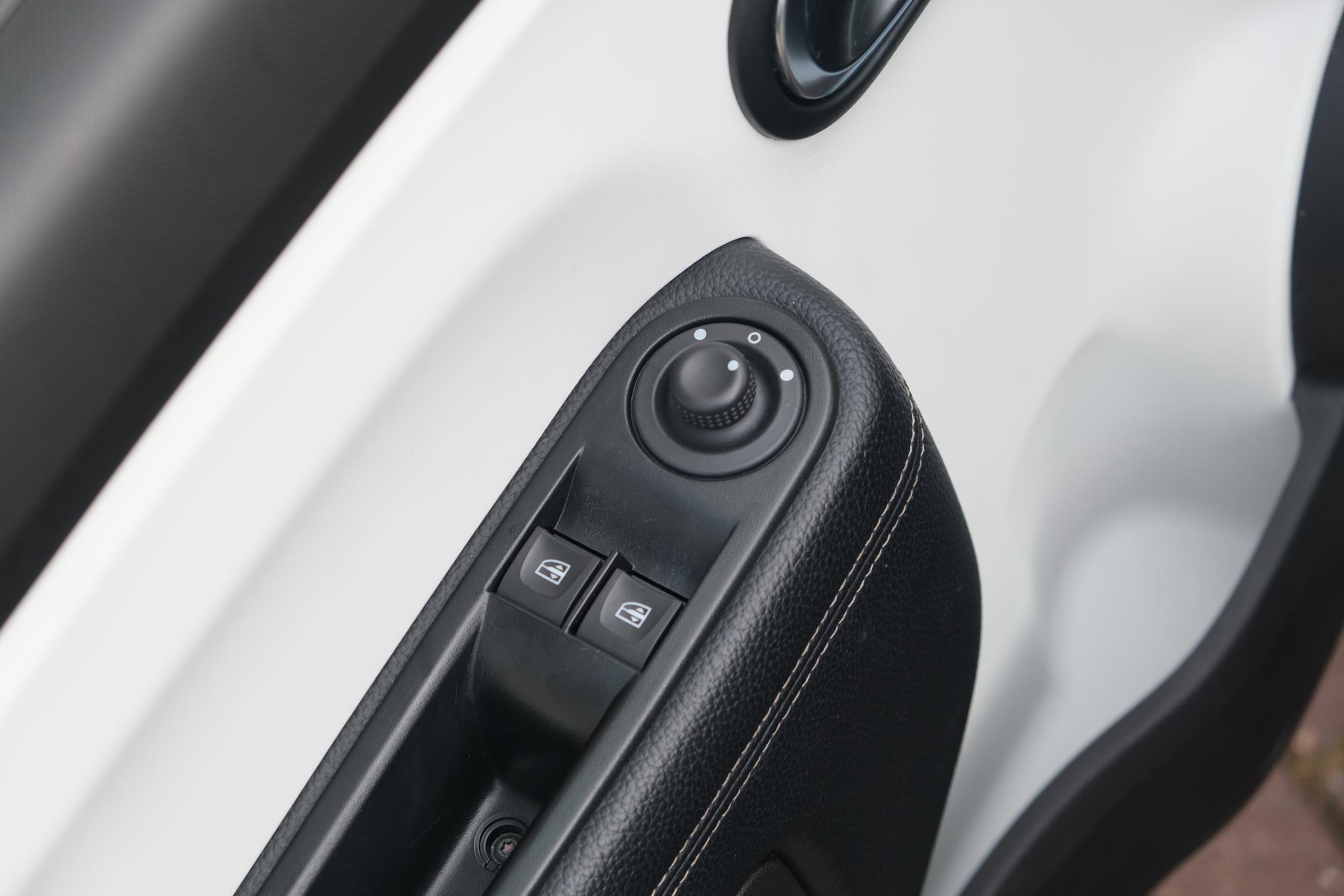 Renault Twingo 0.9 TCe 95pk EDC Intens Renault Twingo 0.9 TCe 95pk Aut. Intens | Apple CarPlay | Airco | Camera | Cruise | PDC afbeelding 20