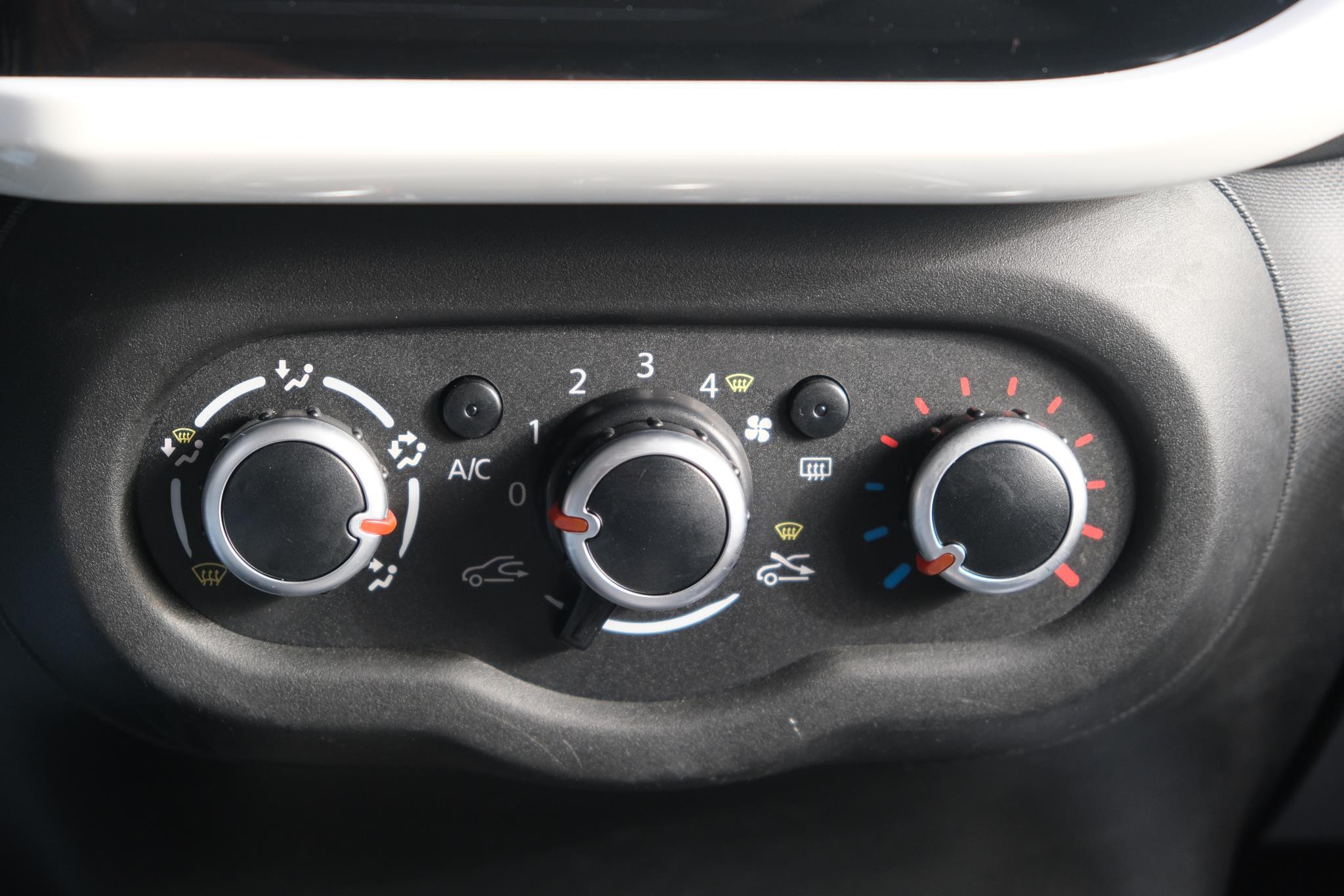 Renault Twingo 0.9 TCe 95pk EDC Intens Renault Twingo 0.9 TCe 95pk Aut. Intens | Apple CarPlay | Airco | Camera | Cruise | PDC afbeelding 21