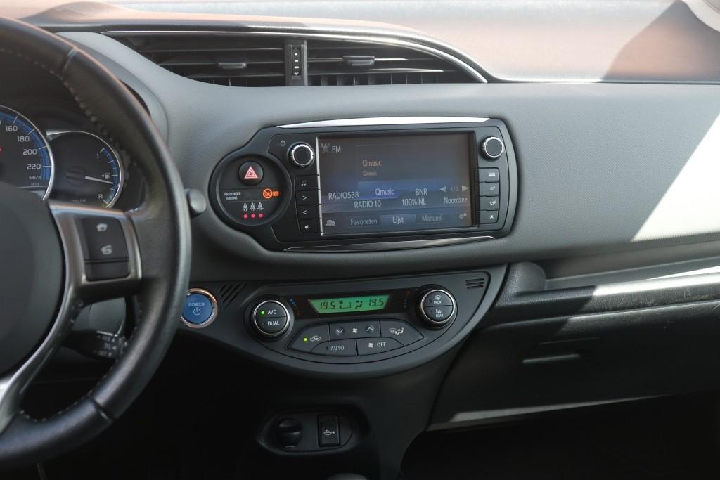 Toyota Yaris 1.5 Hybrid 75pk CVT Dynamic | Climate | Cruise | Keyless | 16" velgen afbeelding 15