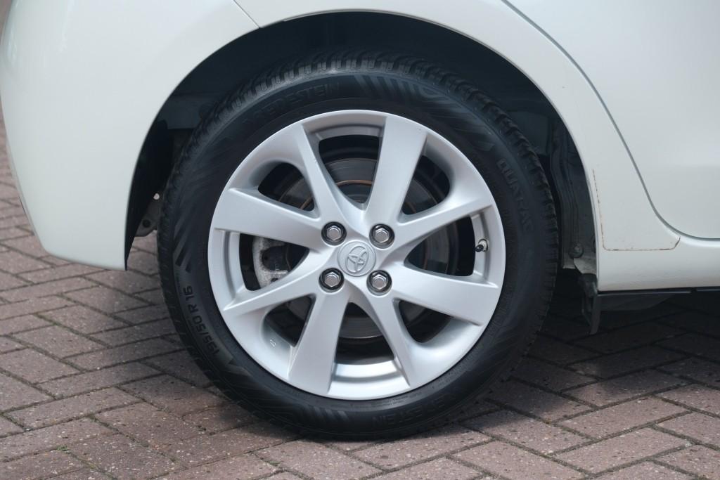 Toyota Yaris 1.5 Hybrid 75pk CVT Dynamic | Climate | Cruise | Keyless | 16" velgen afbeelding 27