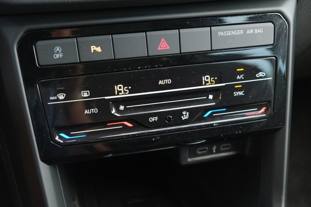 Volkswagen T-Cross 1.0 TSi 95pk Life | Navi | App Connect | Climate | Adaptive Cruise | DAB | PDC afbeelding 22