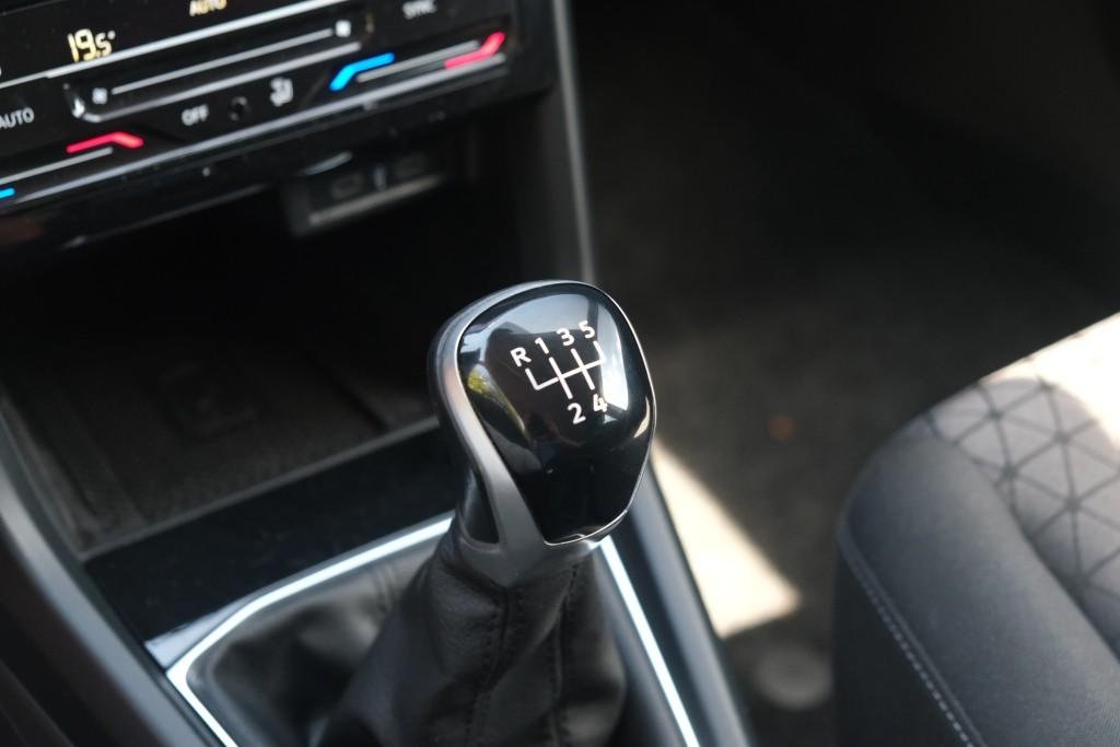Volkswagen T-Cross 1.0 TSi 95pk Life | Navi | App Connect | Climate | Adaptive Cruise | DAB | PDC afbeelding 24