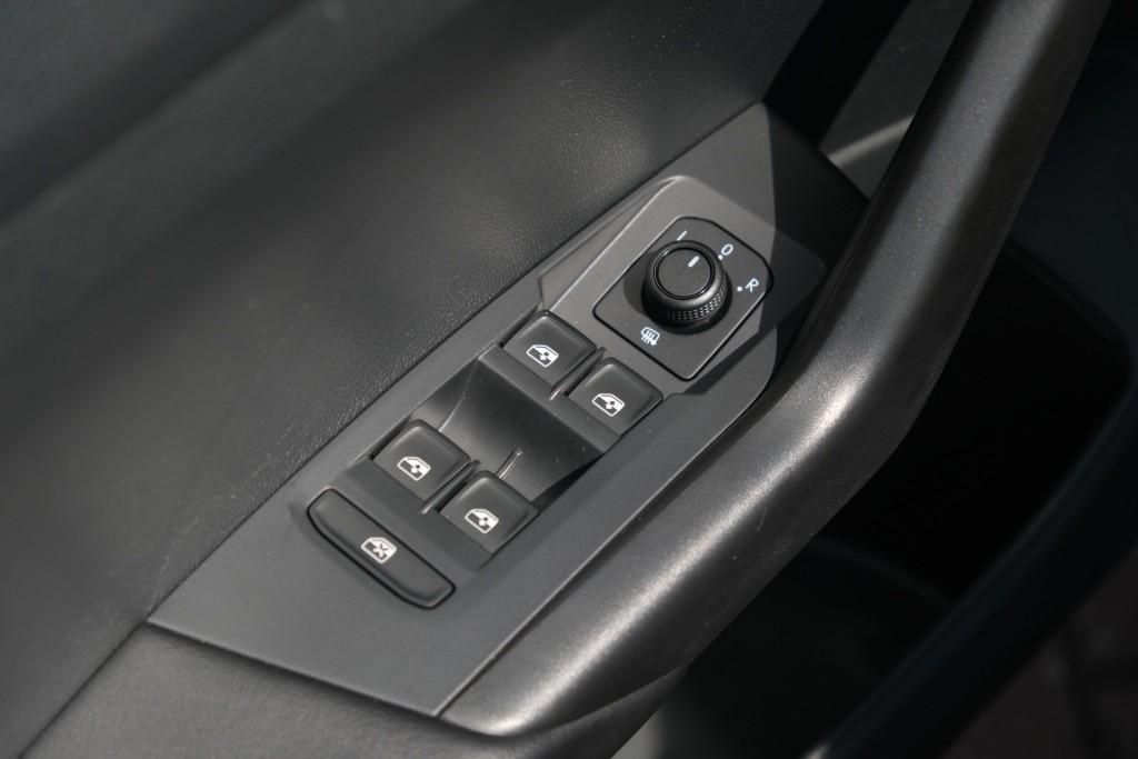 Volkswagen T-Cross 1.0 TSi 95pk Life | Navi | App Connect | Climate | Adaptive Cruise | DAB | PDC afbeelding 25
