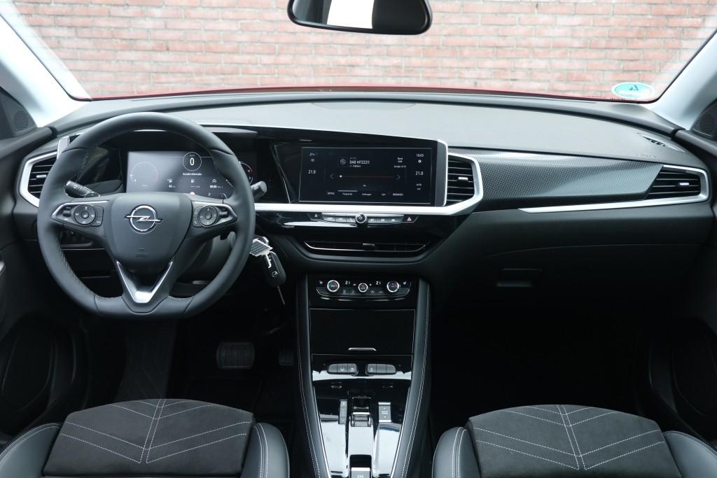 Opel Grandland 1.2 Turbo 130pk EAT8 GS | Navi | App Connect | Adaptive Cruise | Camera | Alcantara | Winter Pakket afbeelding 7