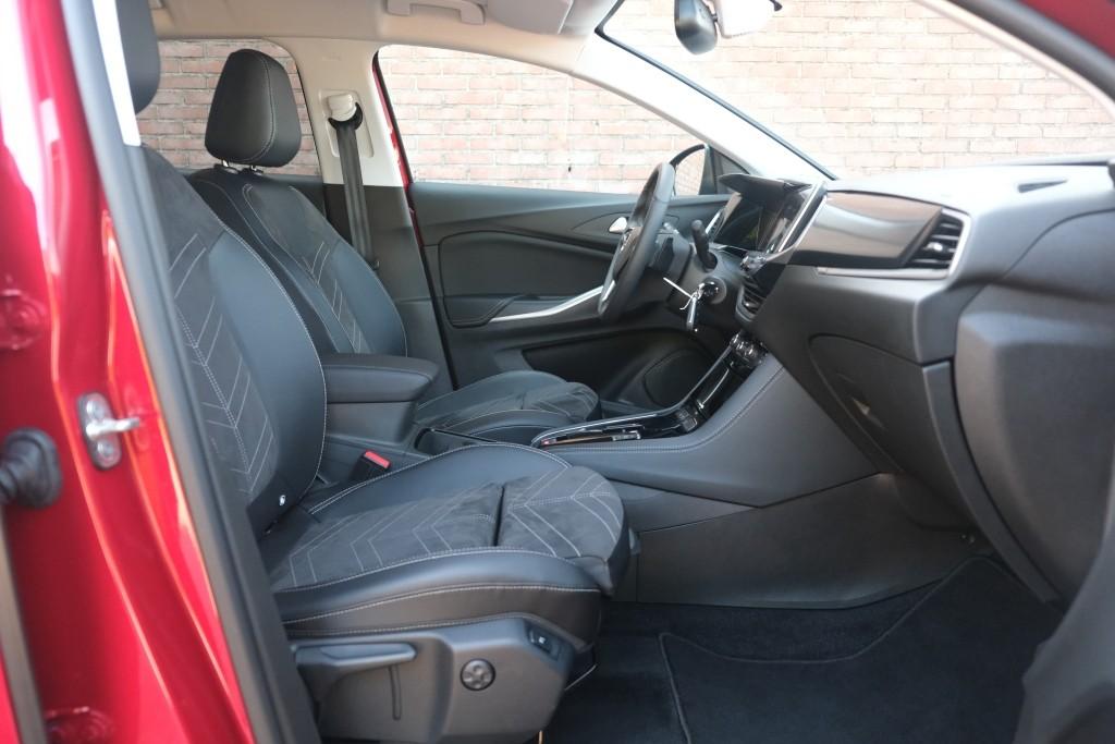 Opel Grandland 1.2 Turbo 130pk EAT8 GS | Navi | App Connect | Adaptive Cruise | Camera | Alcantara | Winter Pakket afbeelding 4