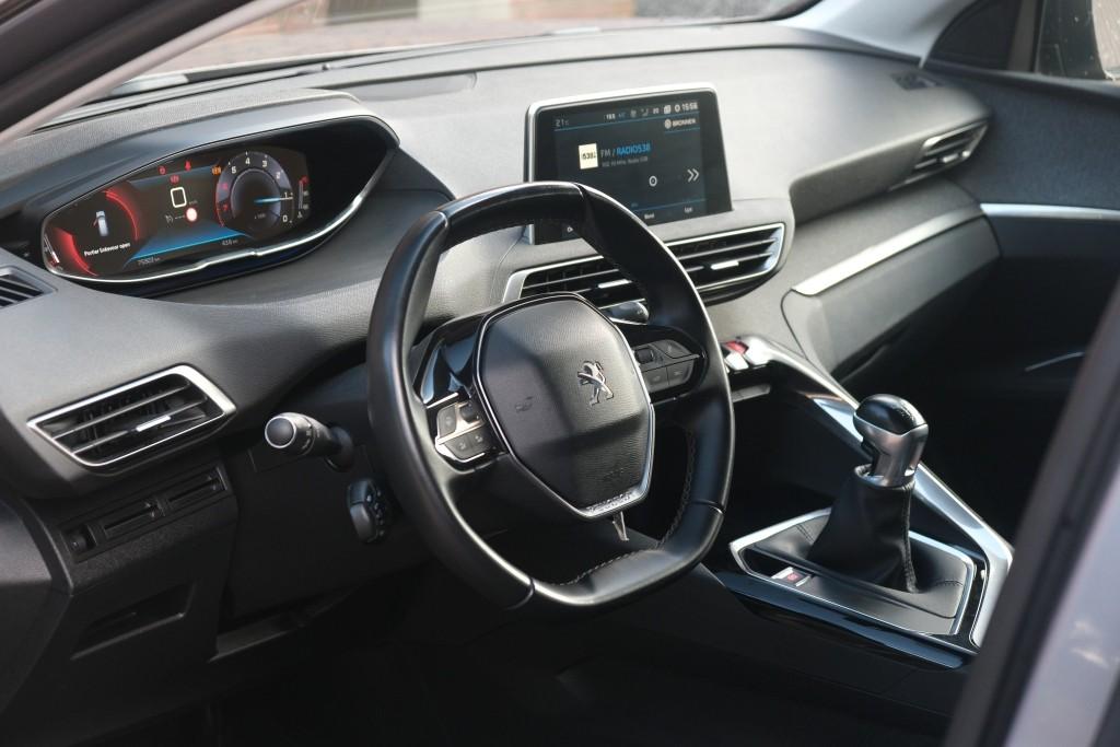 Peugeot 3008 1.2 PureTech 130pk Allure | Navi | App Connect | Climate | Cruise | PDC afbeelding 7