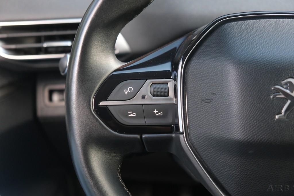 Peugeot 3008 1.2 PureTech 130pk Allure | Navi | App Connect | Climate | Cruise | PDC afbeelding 8