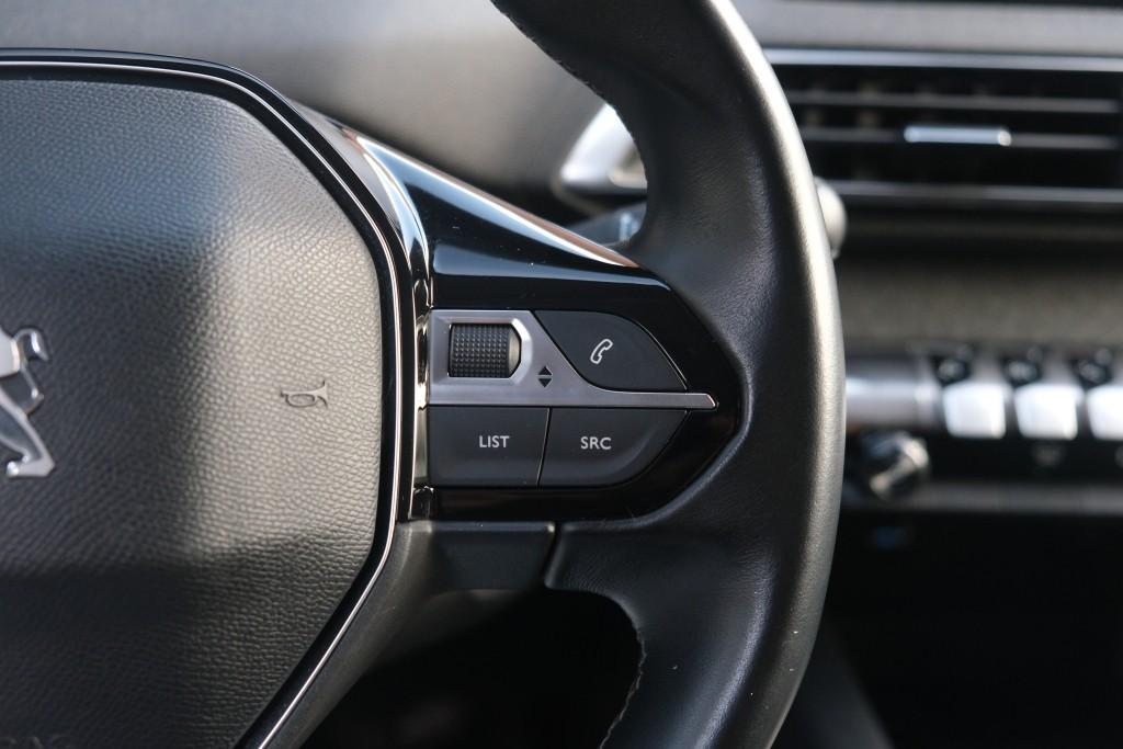 Peugeot 3008 1.2 PureTech 130pk Allure | Navi | App Connect | Climate | Cruise | PDC afbeelding 9