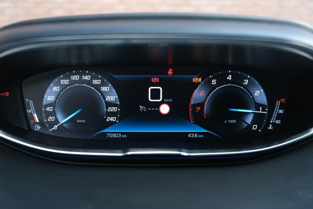 Peugeot 3008 1.2 PureTech 130pk Allure | Navi | App Connect | Climate | Cruise | PDC afbeelding 10