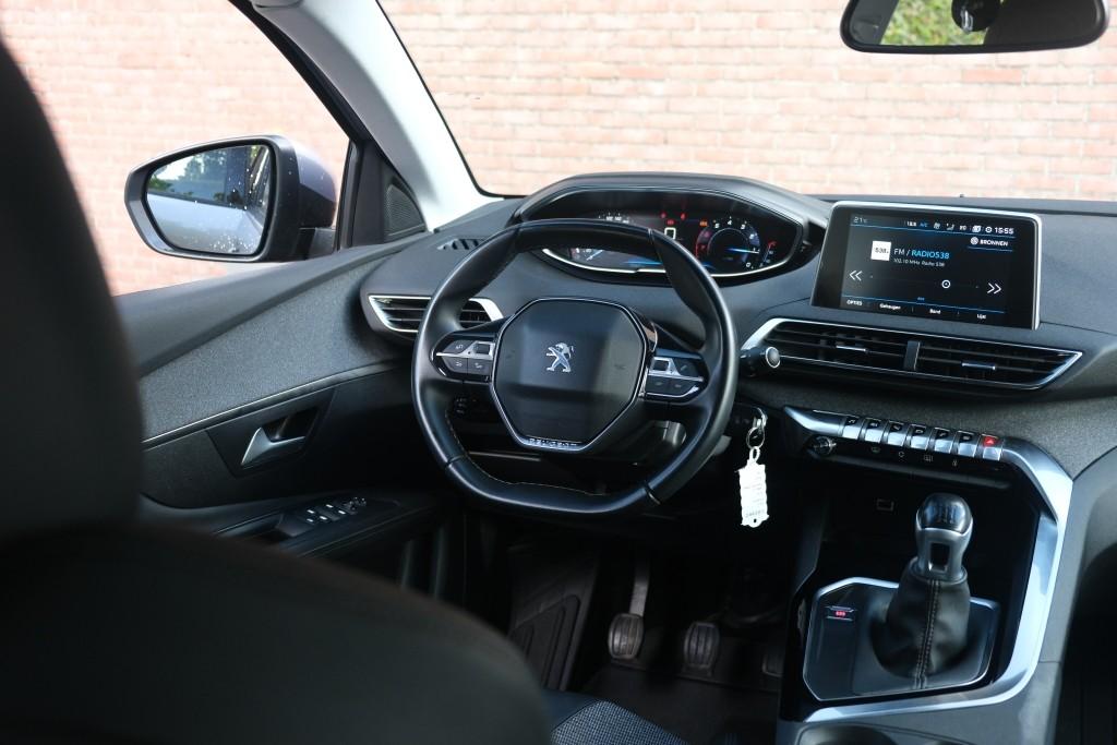 Peugeot 3008 1.2 PureTech 130pk Allure | Navi | App Connect | Climate | Cruise | PDC afbeelding 11