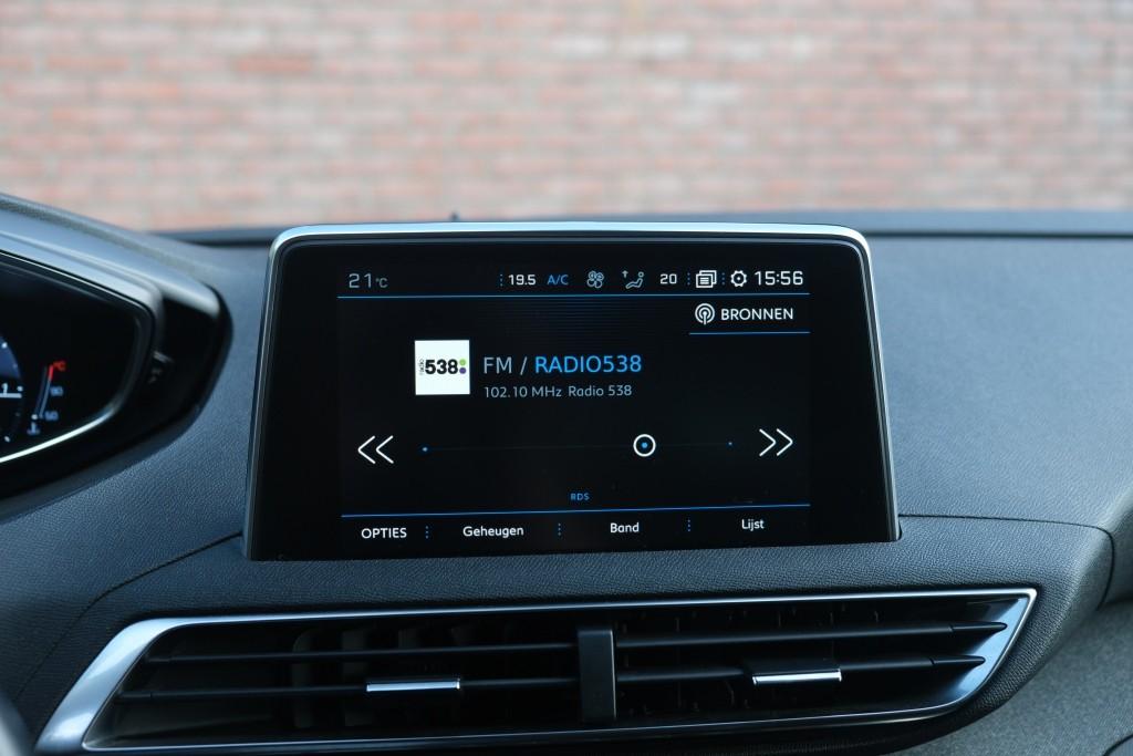 Peugeot 3008 1.2 PureTech 130pk Allure | Navi | App Connect | Climate | Cruise | PDC afbeelding 14