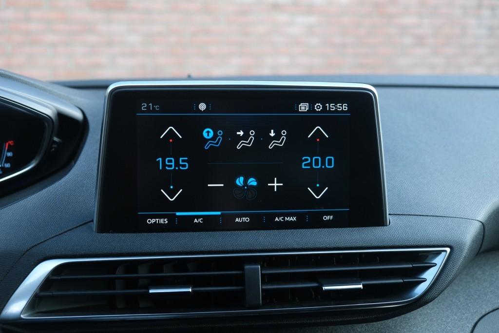 Peugeot 3008 1.2 PureTech 130pk Allure | Navi | App Connect | Climate | Cruise | PDC afbeelding 15
