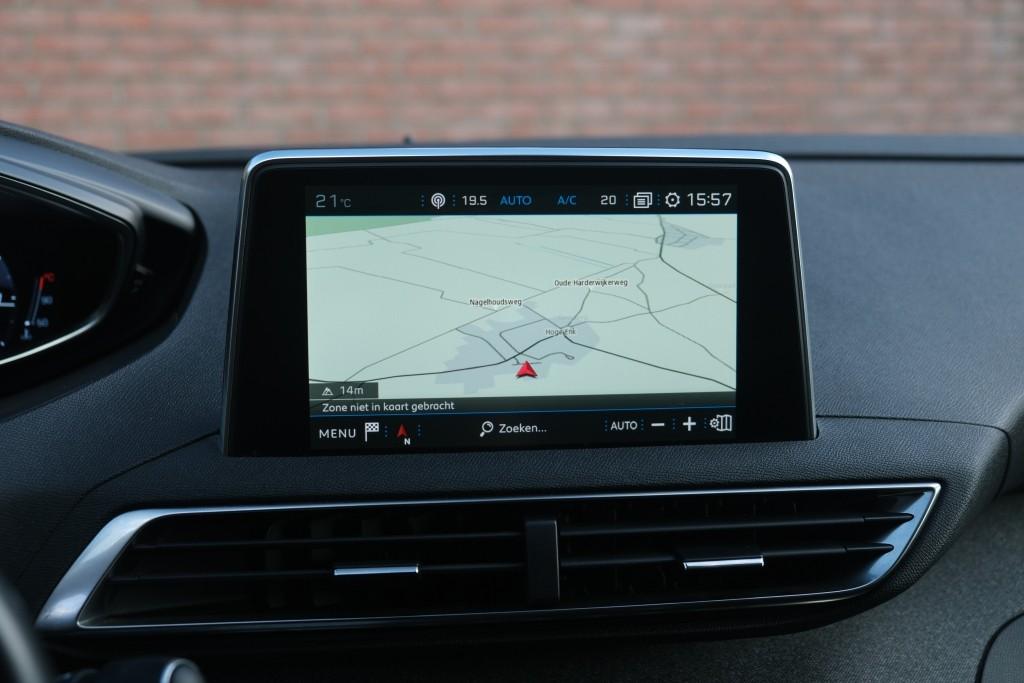Peugeot 3008 1.2 PureTech 130pk Allure | Navi | App Connect | Climate | Cruise | PDC afbeelding 16