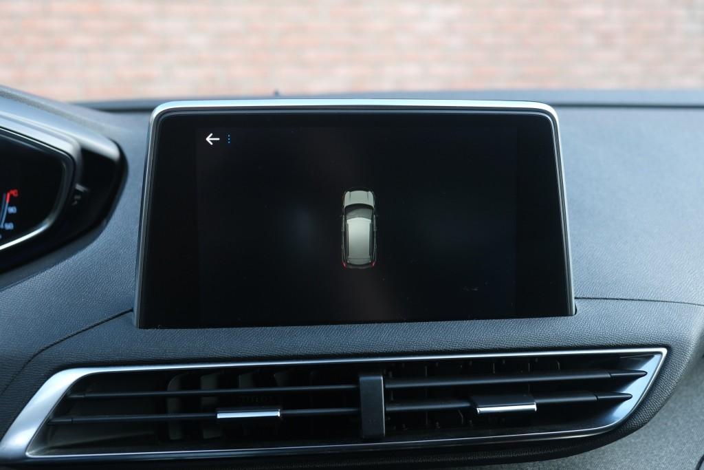Peugeot 3008 1.2 PureTech 130pk Allure | Navi | App Connect | Climate | Cruise | PDC afbeelding 18