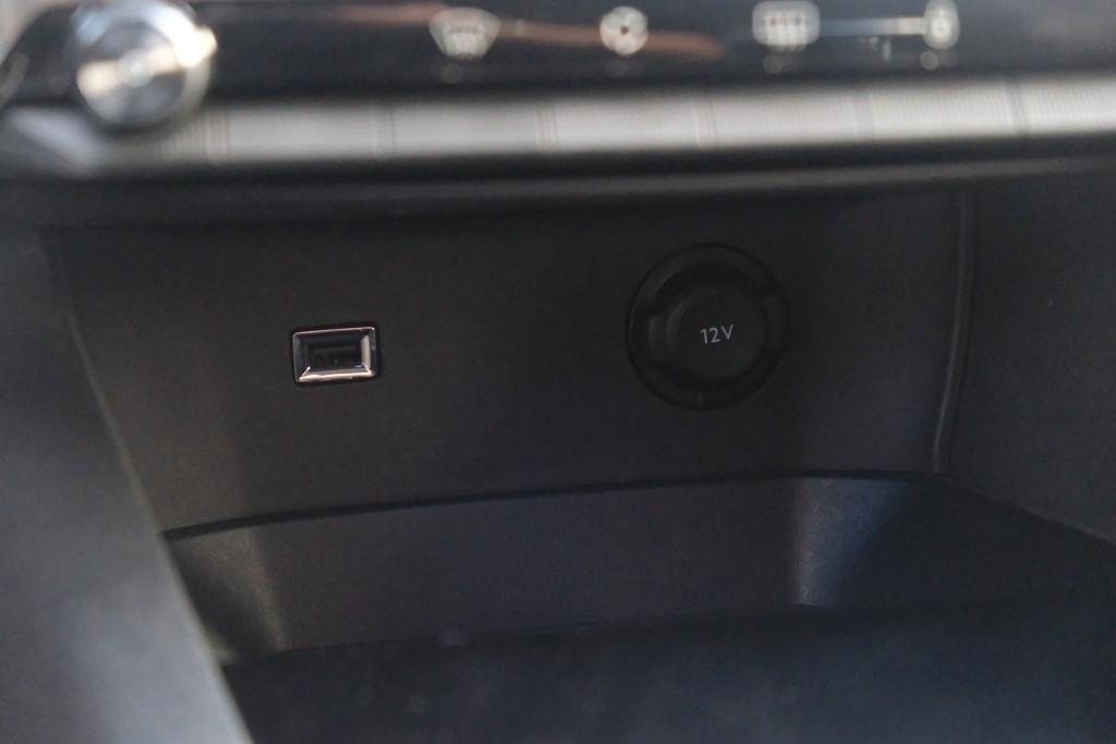 Peugeot 3008 1.2 PureTech 130pk Allure | Navi | App Connect | Climate | Cruise | PDC afbeelding 20