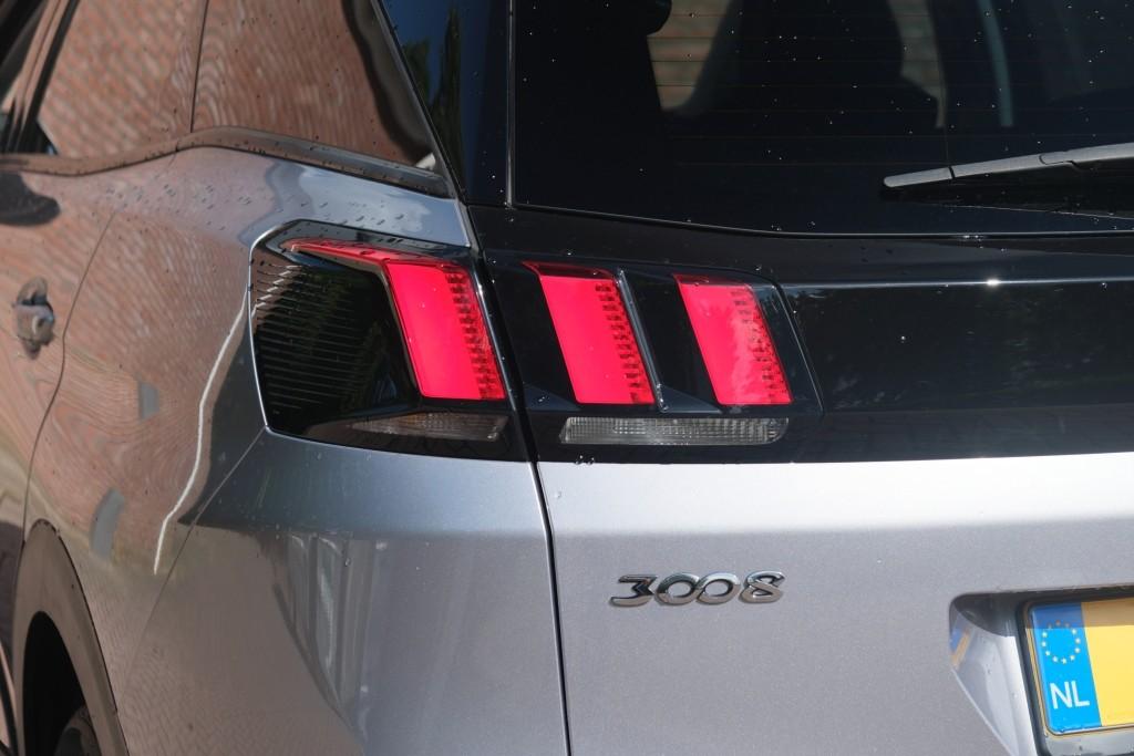 Peugeot 3008 1.2 PureTech 130pk Allure | Navi | App Connect | Climate | Cruise | PDC afbeelding 24