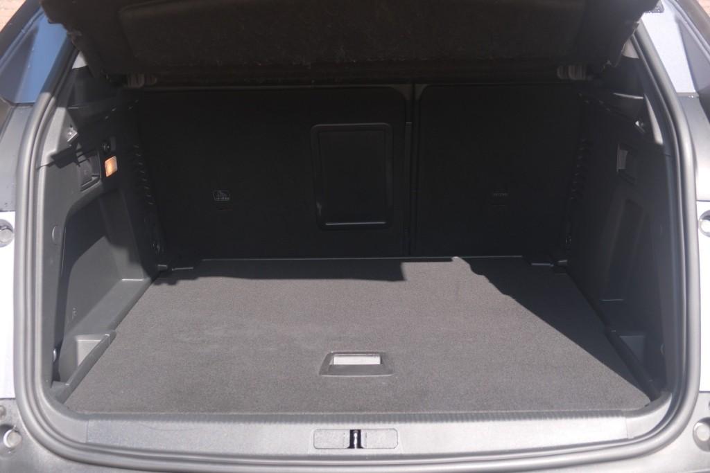 Peugeot 3008 1.2 PureTech 130pk Allure | Navi | App Connect | Climate | Cruise | PDC afbeelding 26