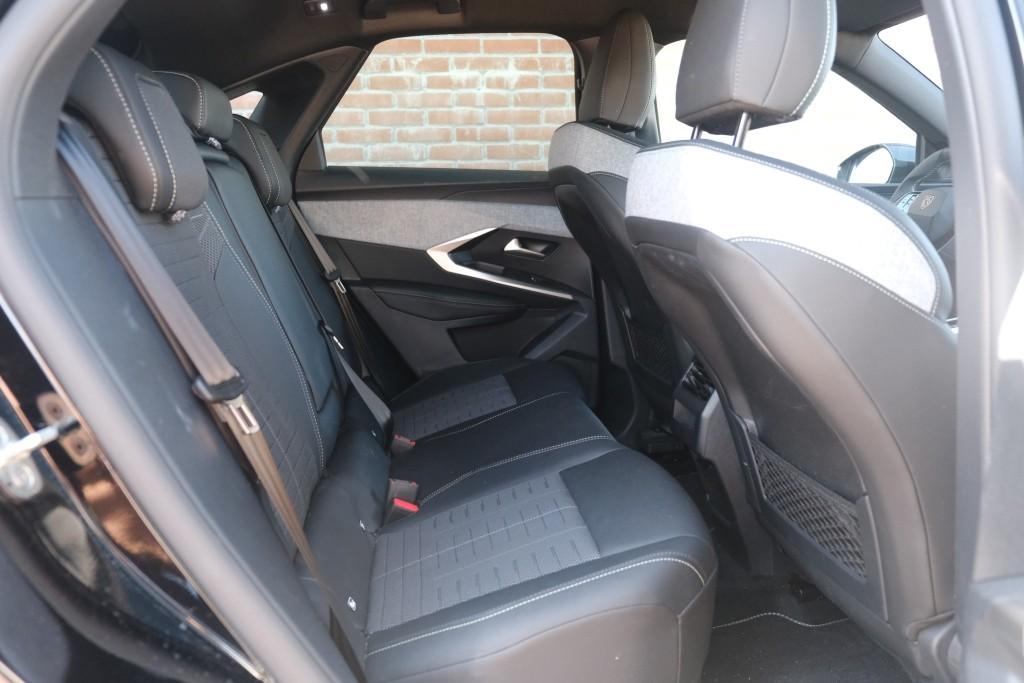 Peugeot 3008 1.2 Hybrid 145pk e-DCS6 GT | Navi | App Connect | Climate | Adaptive Cruise | Camera | Elektrische Achterklep | Winter Pakket afbeelding 3
