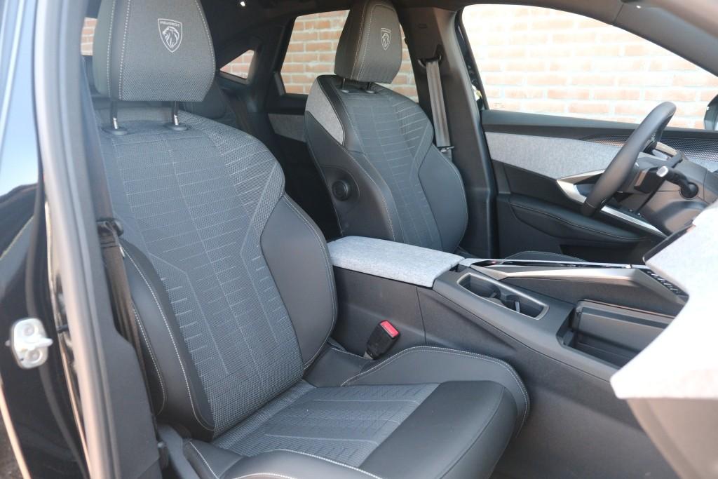 Peugeot 3008 1.2 Hybrid 145pk e-DCS6 GT | Navi | App Connect | Climate | Adaptive Cruise | Camera | Elektrische Achterklep | Winter Pakket afbeelding 6