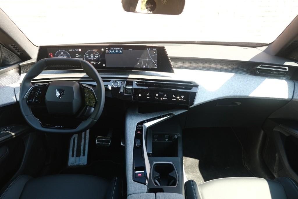 Peugeot 3008 1.2 Hybrid 145pk e-DCS6 GT | Navi | App Connect | Climate | Adaptive Cruise | Camera | Elektrische Achterklep | Winter Pakket afbeelding 7
