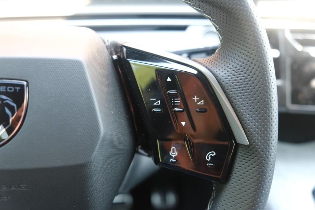 Peugeot 3008 1.2 Hybrid 145pk e-DCS6 GT | Navi | App Connect | Climate | Adaptive Cruise | Camera | Elektrische Achterklep | Winter Pakket afbeelding 10