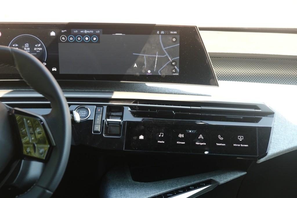 Peugeot 3008 1.2 Hybrid 145pk e-DCS6 GT | Navi | App Connect | Climate | Adaptive Cruise | Camera | Elektrische Achterklep | Winter Pakket afbeelding 14