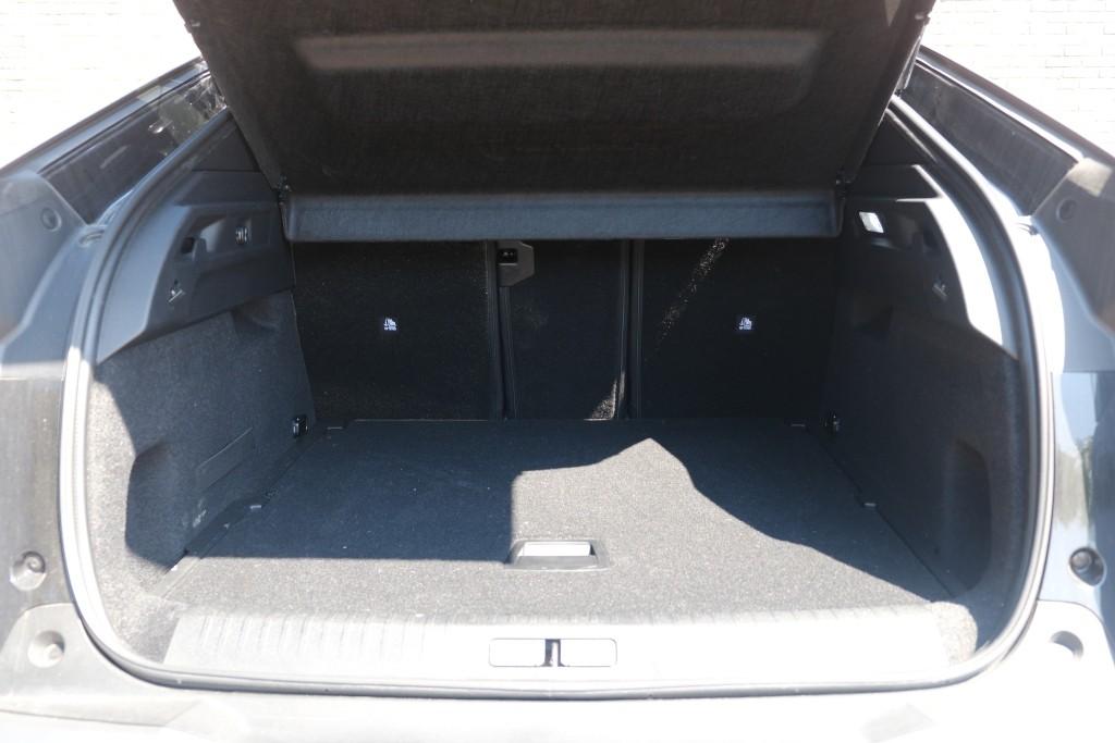Peugeot 3008 1.2 Hybrid 145pk e-DCS6 GT | Navi | App Connect | Climate | Adaptive Cruise | Camera | Elektrische Achterklep | Winter Pakket afbeelding 34