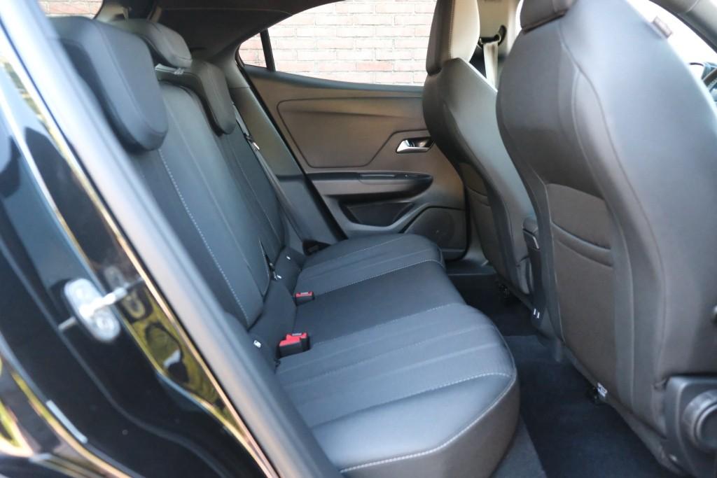 Opel Mokka-e 54 kWh GS | Navi | App Connect | Climate | Adaptive Cruise | Camera | Dodehoek | Camera | PDC | Technologie-Pakket afbeelding 3