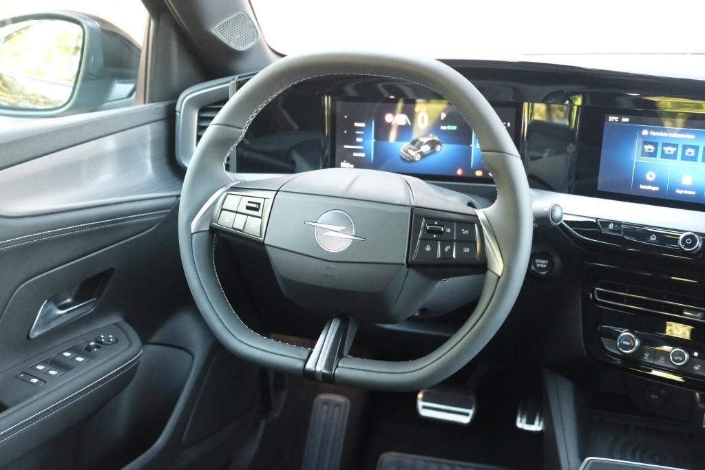 Opel Mokka-e 54 kWh GS | Navi | App Connect | Climate | Adaptive Cruise | Camera | Dodehoek | Camera | PDC | Technologie-Pakket afbeelding 12