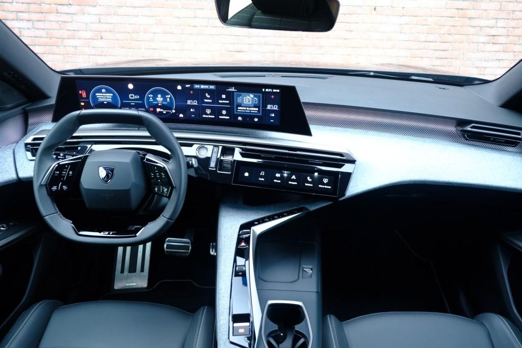 Peugeot 3008 1.2 Hybrid 145pk e-DCS6 GT | Navi | App Connect | Climate | Adaptive Cruise | Camera | Elektrische Achterklep | Winter Pakket afbeelding 7