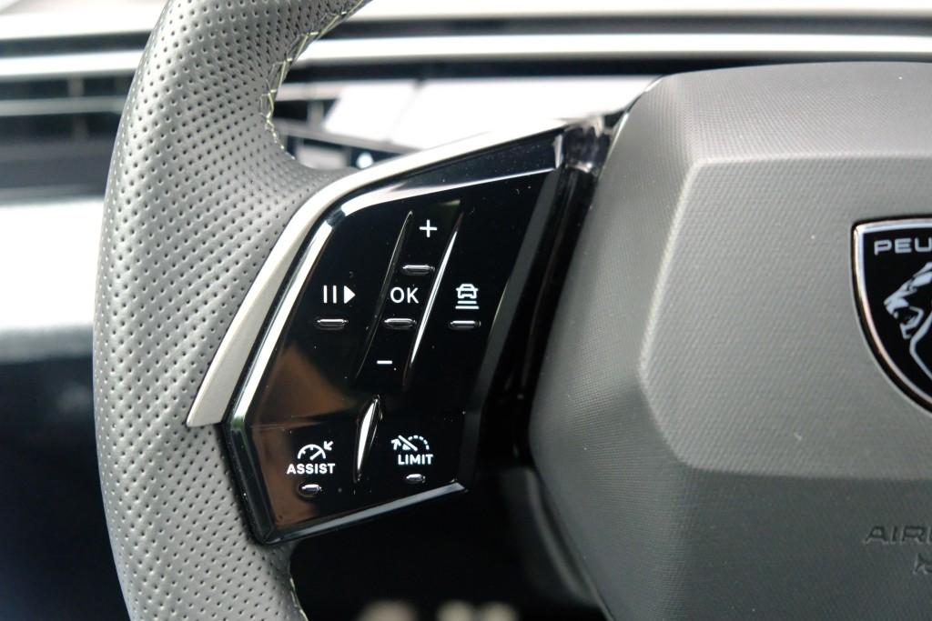 Peugeot 3008 1.2 Hybrid 145pk e-DCS6 GT | Navi | App Connect | Climate | Adaptive Cruise | Camera | Elektrische Achterklep | Winter Pakket afbeelding 9