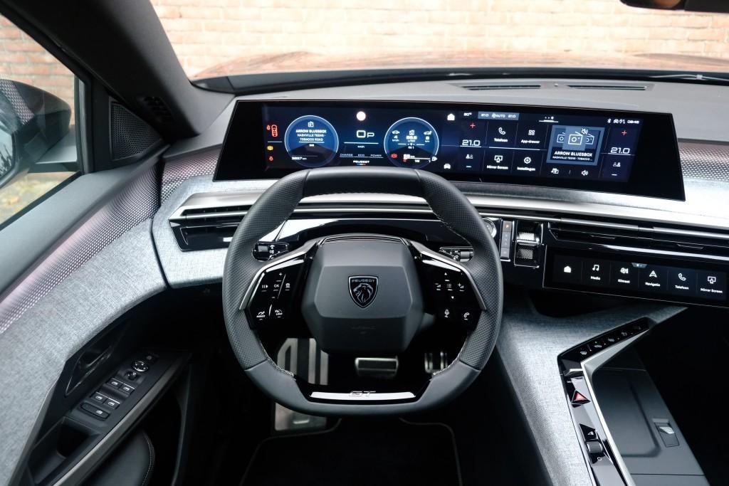 Peugeot 3008 1.2 Hybrid 145pk e-DCS6 GT | Navi | App Connect | Climate | Adaptive Cruise | Camera | Elektrische Achterklep | Winter Pakket afbeelding 13
