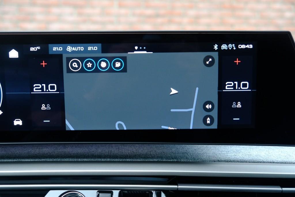 Peugeot 3008 1.2 Hybrid 145pk e-DCS6 GT | Navi | App Connect | Climate | Adaptive Cruise | Camera | Elektrische Achterklep | Winter Pakket afbeelding 16