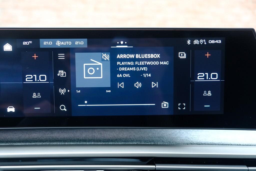 Peugeot 3008 1.2 Hybrid 145pk e-DCS6 GT | Navi | App Connect | Climate | Adaptive Cruise | Camera | Elektrische Achterklep | Winter Pakket afbeelding 17