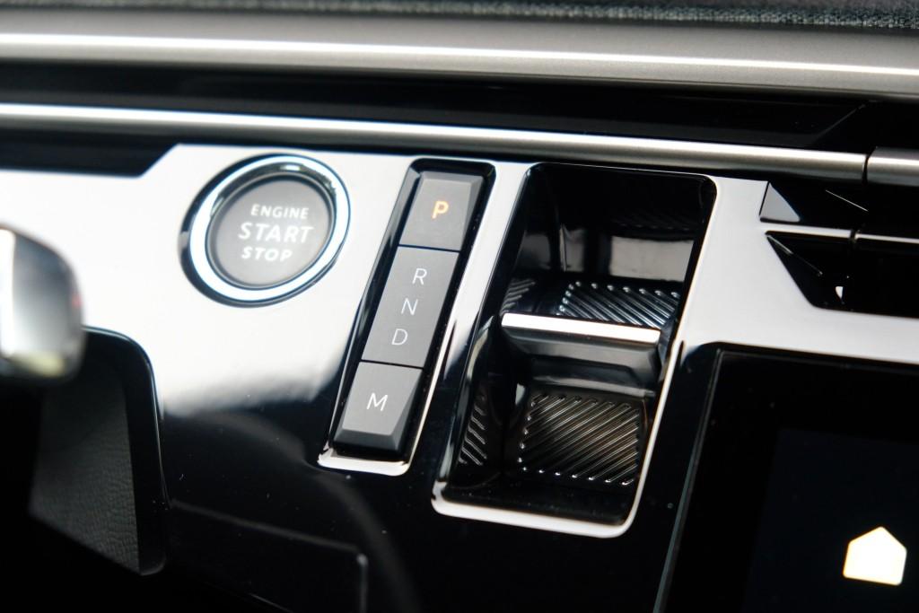 Peugeot 3008 1.2 Hybrid 145pk e-DCS6 GT | Navi | App Connect | Climate | Adaptive Cruise | Camera | Elektrische Achterklep | Winter Pakket afbeelding 24
