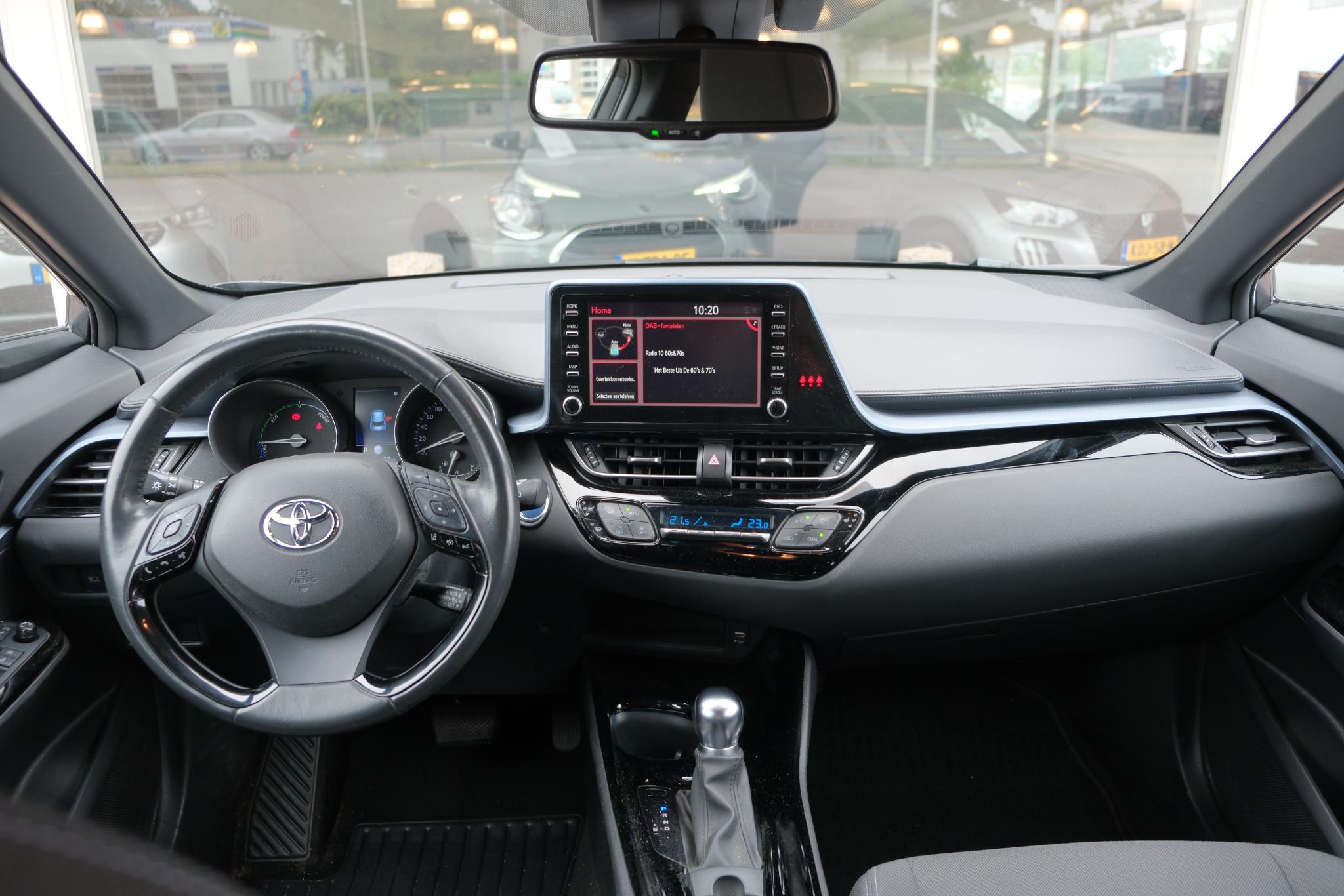 Toyota C-HR 2.0 Hybrid 184pk CVT Style | Navi | Trekhaak | Adaptive Cruise | Camera | Dodehoek | Stoelverwarming afbeelding 2