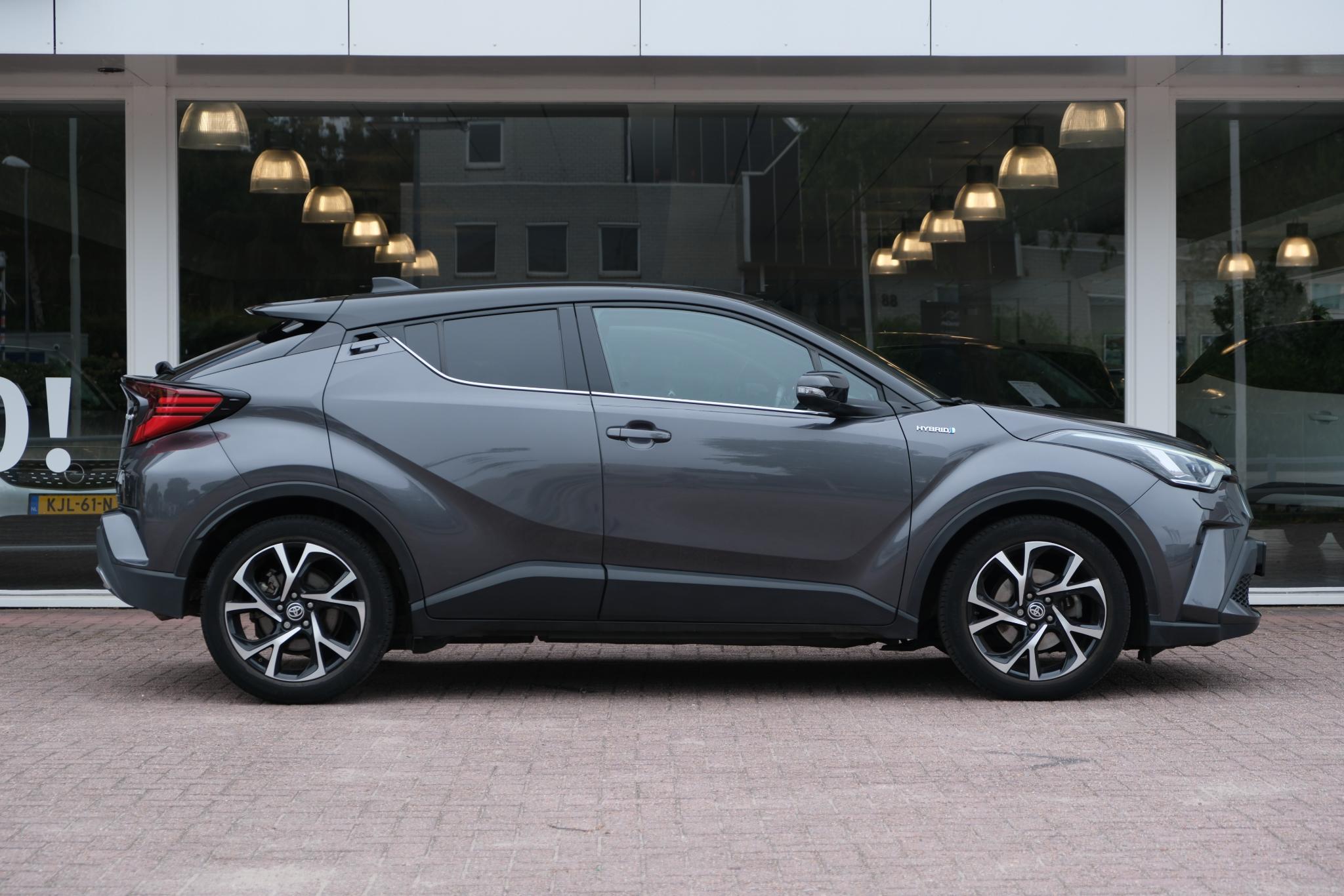 Toyota C-HR 2.0 Hybrid 184pk CVT Style | Navi | Trekhaak | Adaptive Cruise | Camera | Dodehoek | Stoelverwarming afbeelding 4