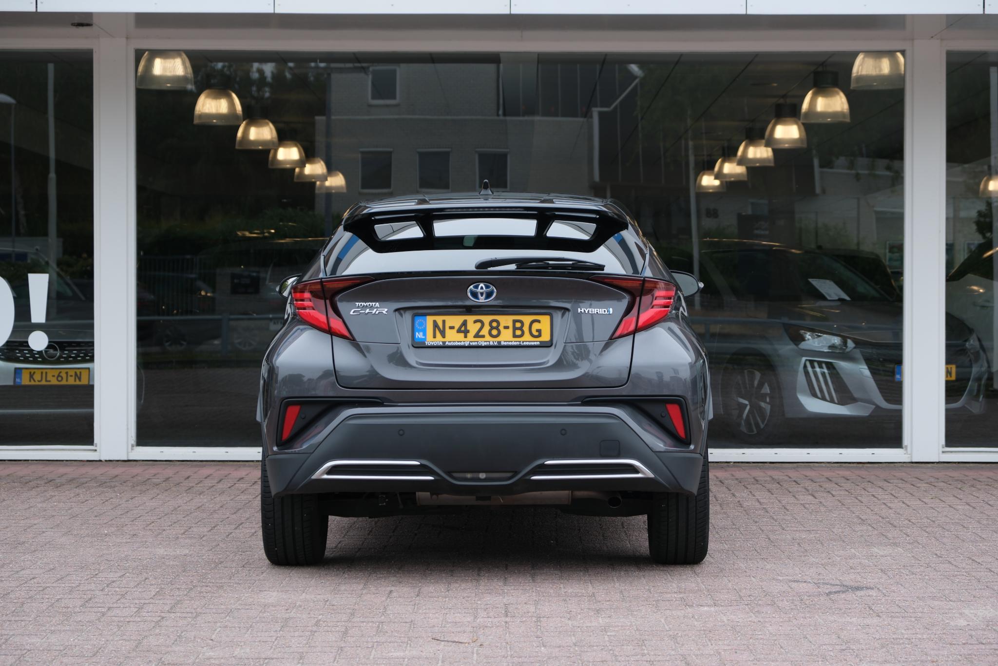 Toyota C-HR 2.0 Hybrid 184pk CVT Style | Navi | Trekhaak | Adaptive Cruise | Camera | Dodehoek | Stoelverwarming afbeelding 5