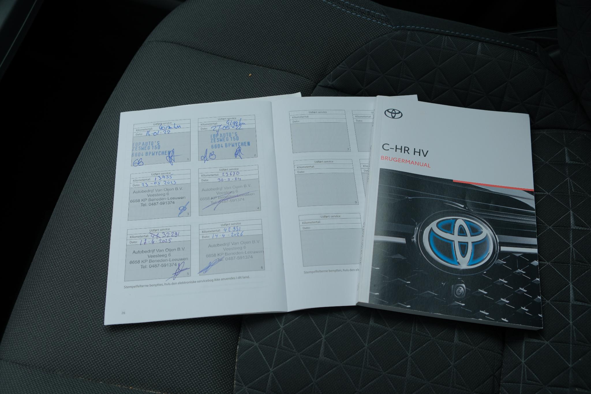 Toyota C-HR 2.0 Hybrid 184pk CVT Style | Navi | Trekhaak | Adaptive Cruise | Camera | Dodehoek | Stoelverwarming afbeelding 24