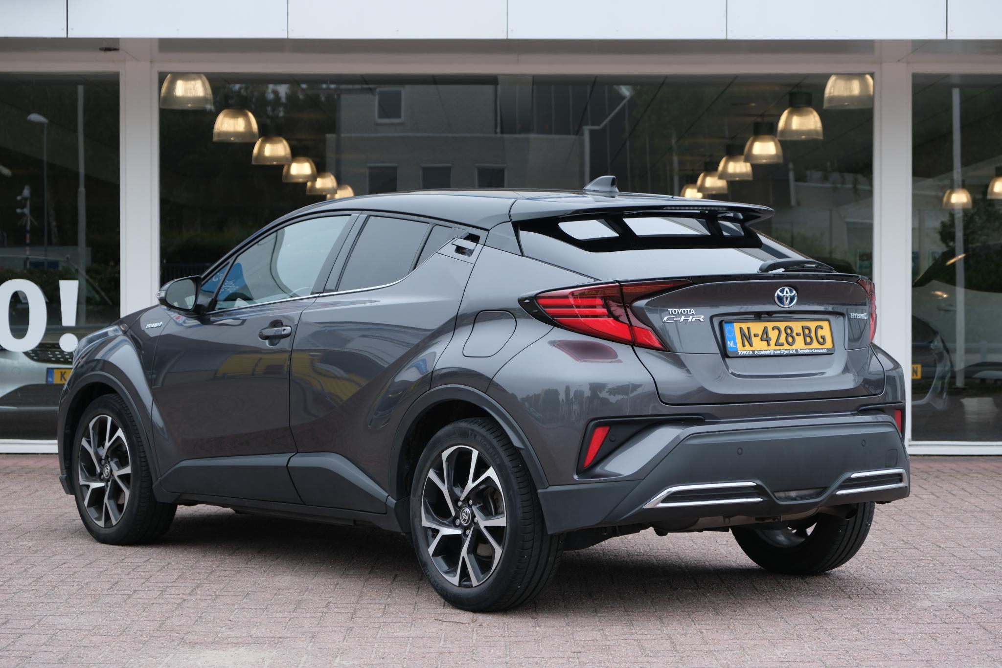 Toyota C-HR 2.0 Hybrid 184pk CVT Style | Navi | Trekhaak | Adaptive Cruise | Camera | Dodehoek | Stoelverwarming afbeelding 27