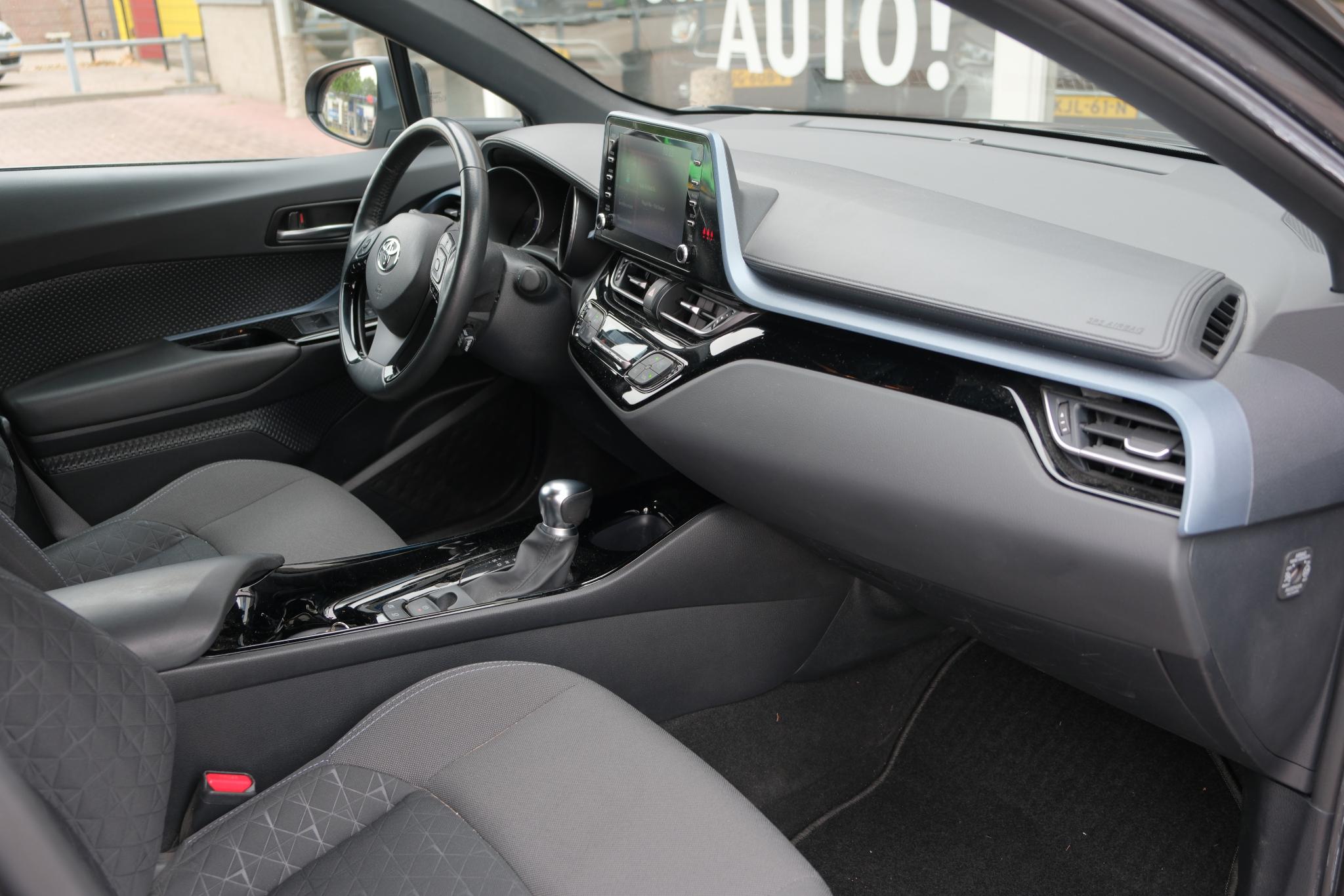 Toyota C-HR 2.0 Hybrid 184pk CVT Style | Navi | Trekhaak | Adaptive Cruise | Camera | Dodehoek | Stoelverwarming afbeelding 8