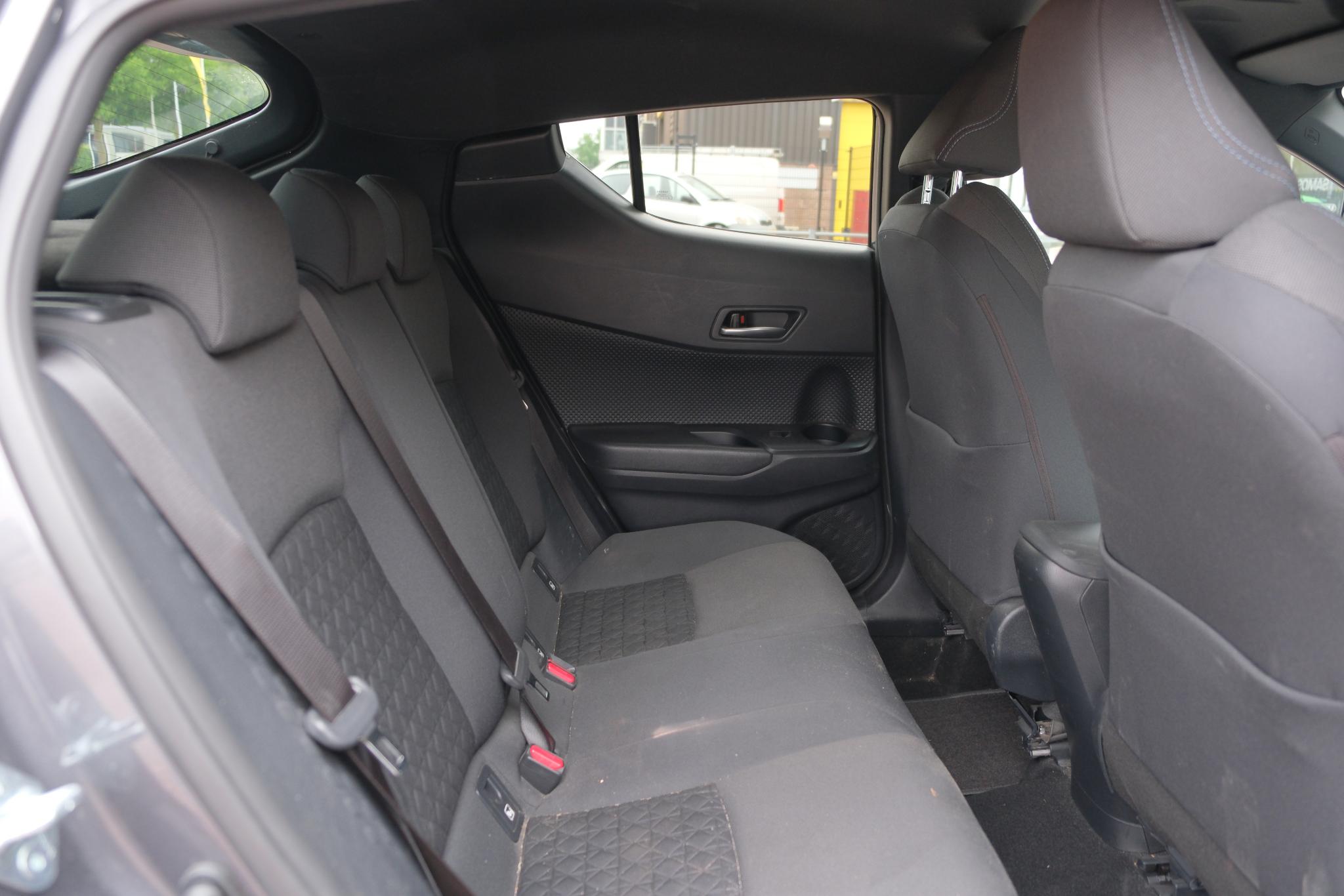 Toyota C-HR 2.0 Hybrid 184pk CVT Style | Navi | Trekhaak | Adaptive Cruise | Camera | Dodehoek | Stoelverwarming afbeelding 10