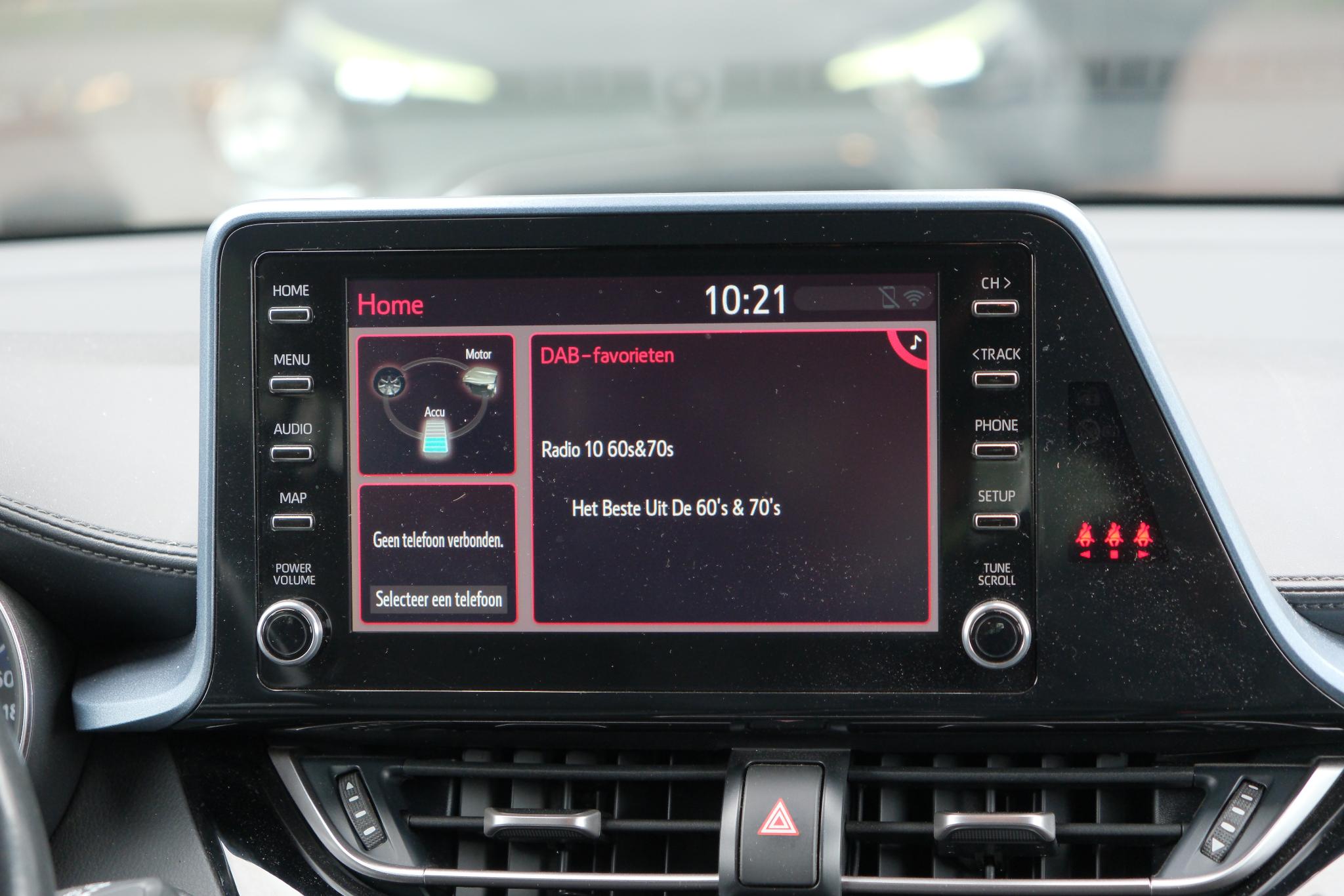 Toyota C-HR 2.0 Hybrid 184pk CVT Style | Navi | Trekhaak | Adaptive Cruise | Camera | Dodehoek | Stoelverwarming afbeelding 11