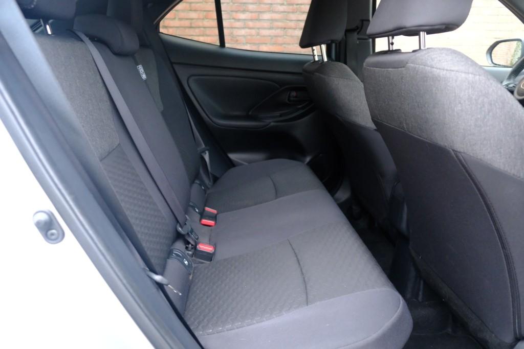 Toyota Yaris Cross 1.5 Hybrid 115pk CVT Dynamic | App Connect | Climate | Adaptive Cruise | Camera | PDC | Stoelverwarming | Stuurwiel Verwarmd afbeelding 3