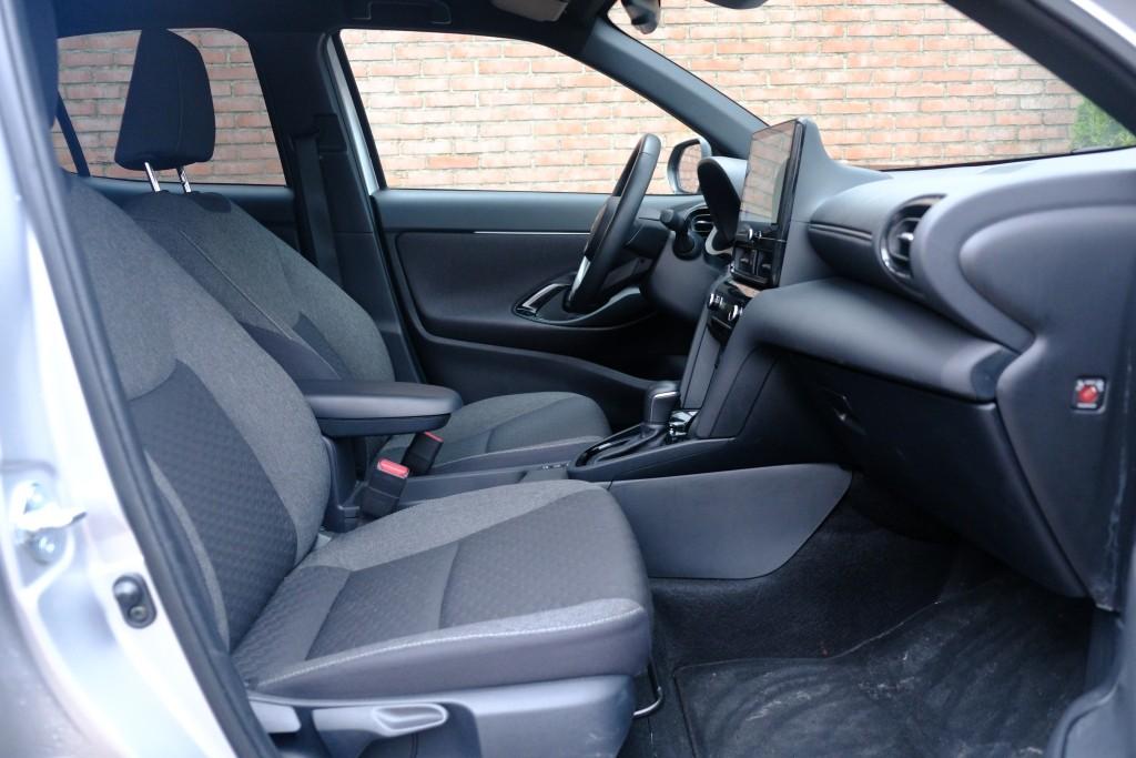Toyota Yaris Cross 1.5 Hybrid 115pk CVT Dynamic | App Connect | Climate | Adaptive Cruise | Camera | PDC | Stoelverwarming | Stuurwiel Verwarmd afbeelding 4