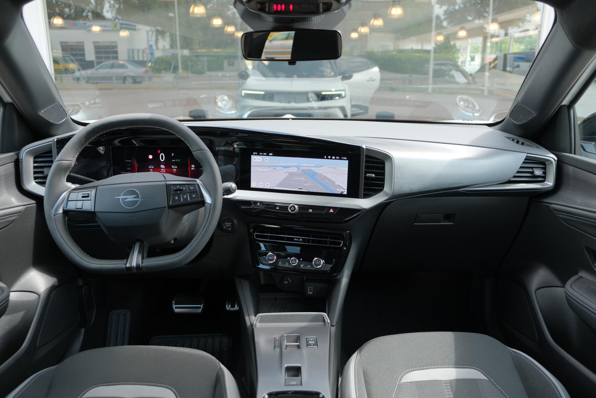 Opel Mokka-e 54 kWh GS | Navi | App Connect | Climate | Adaptive Cruise | Camera | Dodehoek | Camera | PDC afbeelding 2